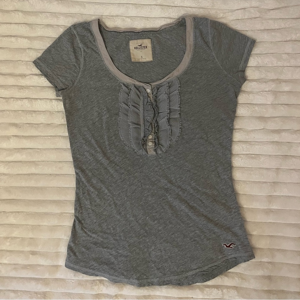 SOLD Hollister Women's Gray Short Sleeve Tee with Ruffle Detail